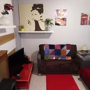  Appartement Guesthouse Familial Pour 1 A 5 Personnes De 42M2-Rez De Chaussee-Vues Sur Rue Et Patio Prive Ombrage - Sejour,Chambre Separee,Cuisine,Salle De Bain,Lit Double Et 2 Canapes Lits Depliant - Entree Cote Rue Berzelius-5 Minutes Du Metro Brocante ,Bus 31,